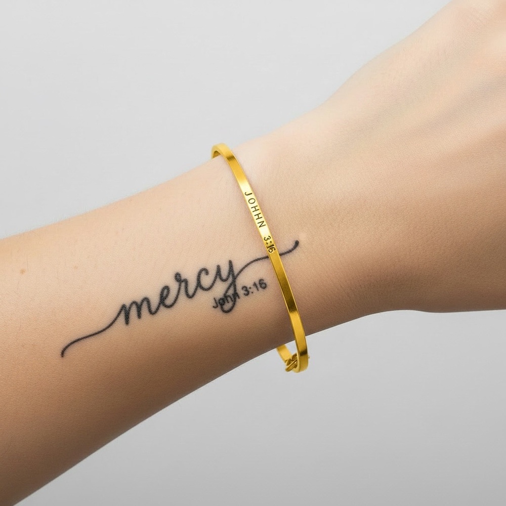 BijoU Elegant Gold Bracelet